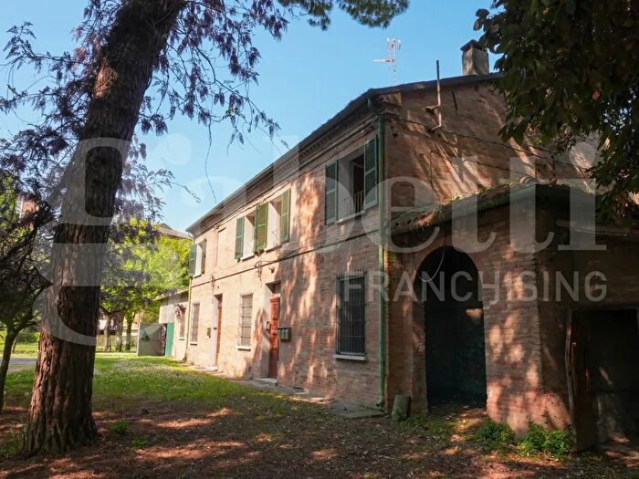 Casa con 16 locali in vendita in Via Bellucci, Ravenna