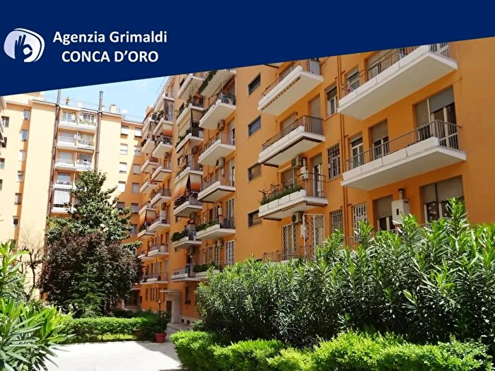 Appartamento bilocale in affitto in Via Lucrino, Roma