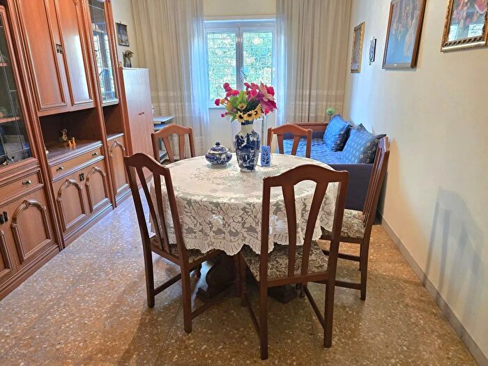 Appartamento trilocale in vendita in Via Calpurnio Fiamma, Roma