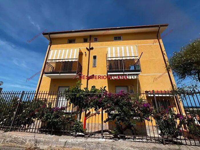 Appartamento con 6 locali in vendita in Contrada Roselle, Campofelice Di Roccella