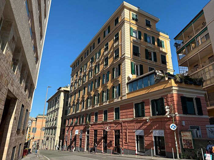 Appartamento con 5 locali in vendita in Via Fieschi, Genova