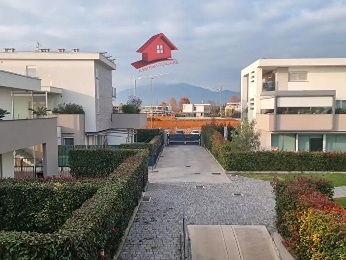 Casa quadrilocale in vendita in Treviolo