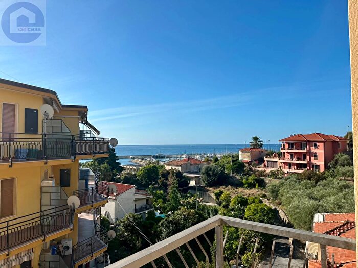 Appartamento quadrilocale in vendita in Via Aurelia Levante, Santo Stefano Al Mare