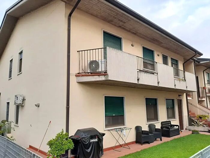 Appartamento trilocale in vendita in Valeggio Sul Mincio