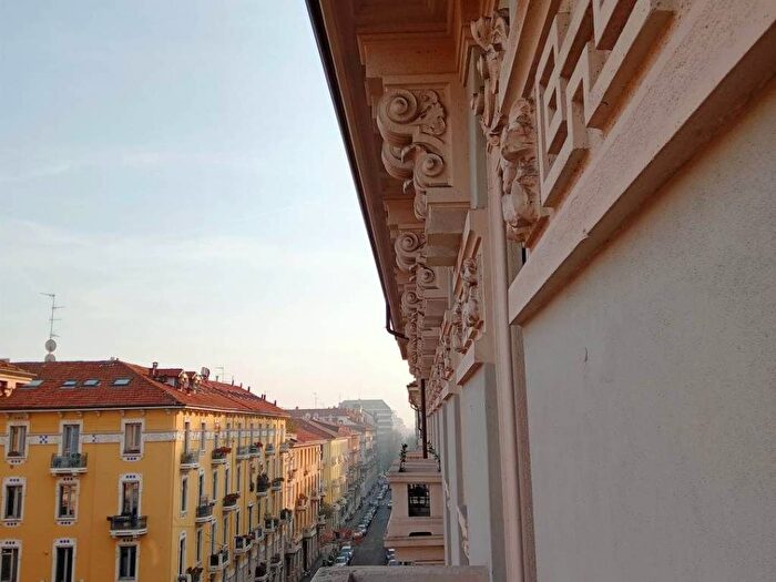 Appartamento quadrilocale in affitto in Via Gustavo Modena, Indipendenza, Milano
