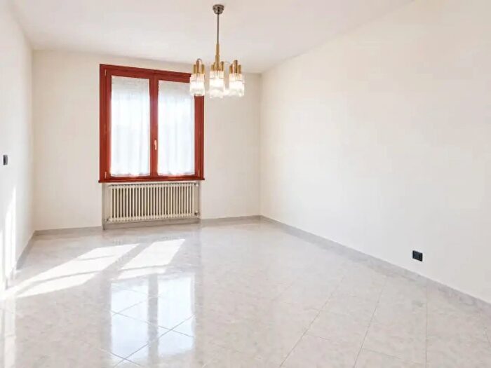 Casa con 6 locali in vendita in Moglia