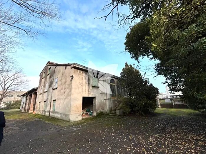 Casa con 6 locali in vendita in Via Pierino Santini, Parma