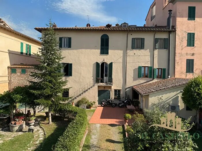 Appartamento quadrilocale in vendita in Via Vittorio Emanuele, Castiglione Del Lago