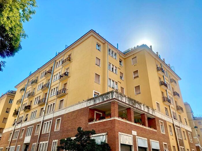Appartamento trilocale in affitto in Via Costantino Corvisieri, Bologna, Roma