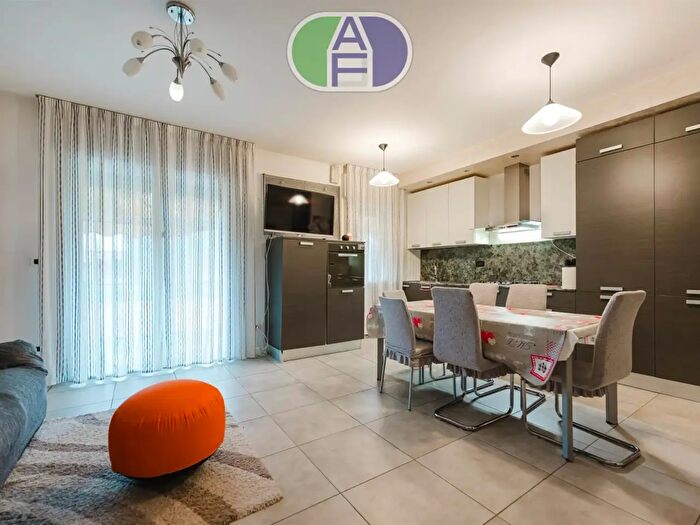 Appartamento con 5 locali in vendita in Via Nicolò Tommaseo, Mirano