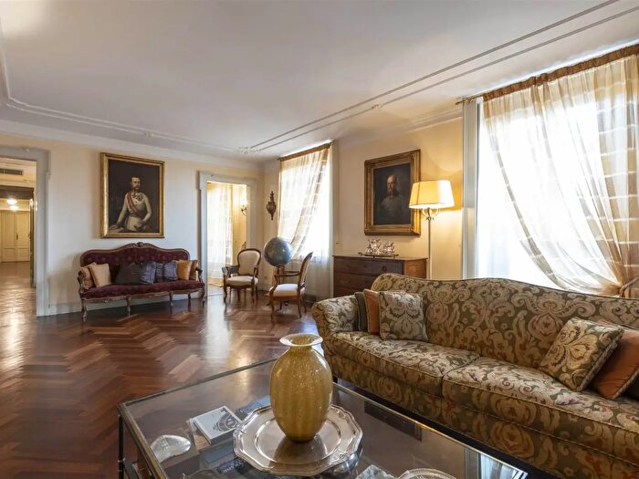 Appartamento con 12 locali in vendita in Via Fratelli Ruffini, Milano