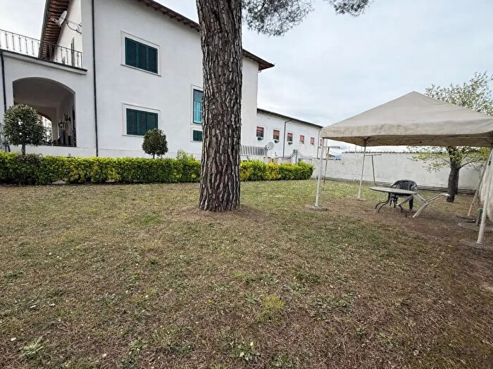 Casa con 6 locali in affitto in Crespina Lorenzana
