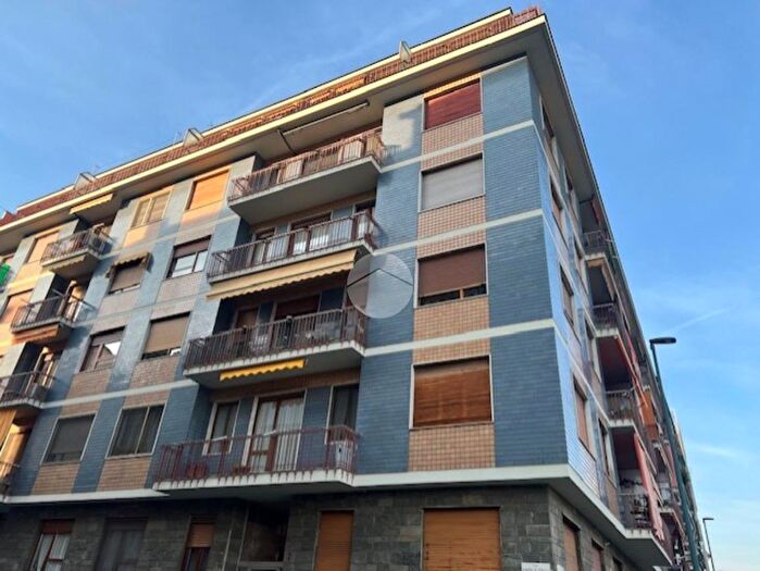 Appartamento trilocale in vendita in Via Palli, Torino