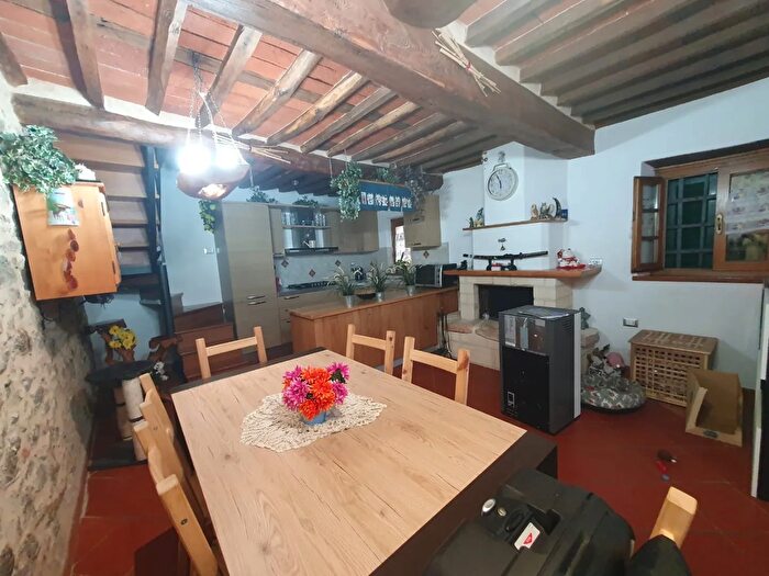 Casa bilocale in vendita in Camaiore