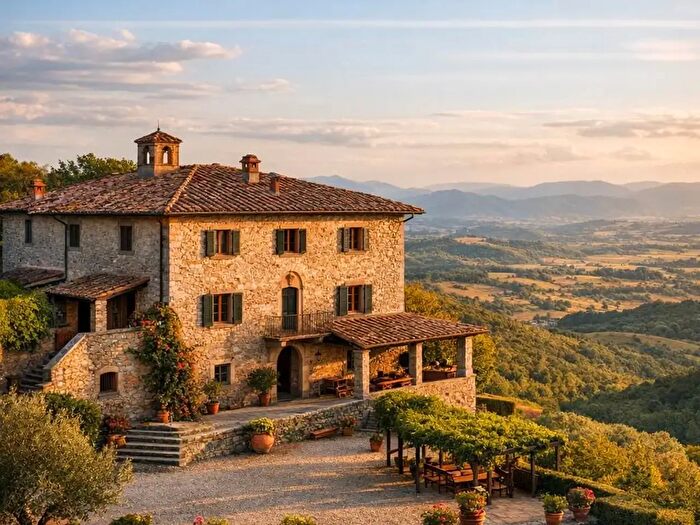 Casa con 8 locali in vendita in Subbiano