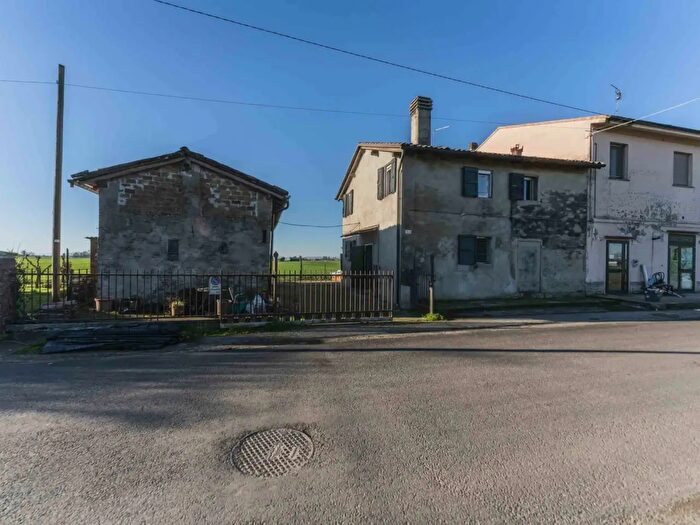 Casa con 5 locali in vendita in Via Giuseppe Setti, San Pietro In Casale