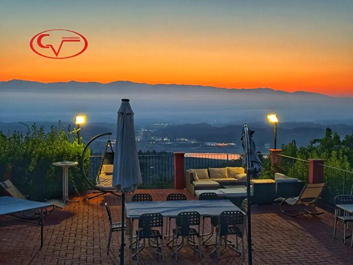 Casa con 11 locali in vendita in Massa dei Sabbioni, Cavriglia