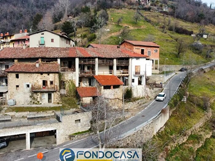 Casa quadrilocale in vendita in Via Collepiano Snc, Viadanica