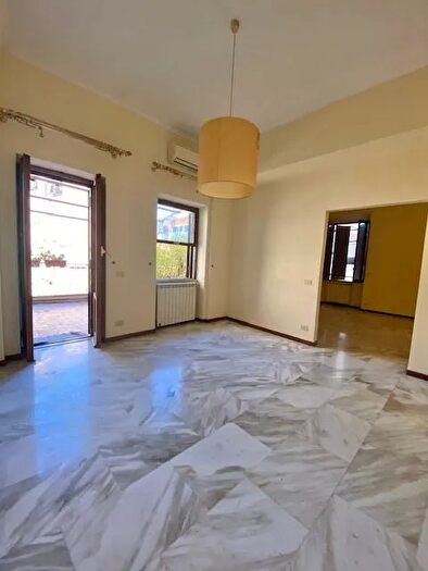 Appartamento quadrilocale in affitto in Via della Croce, Roma