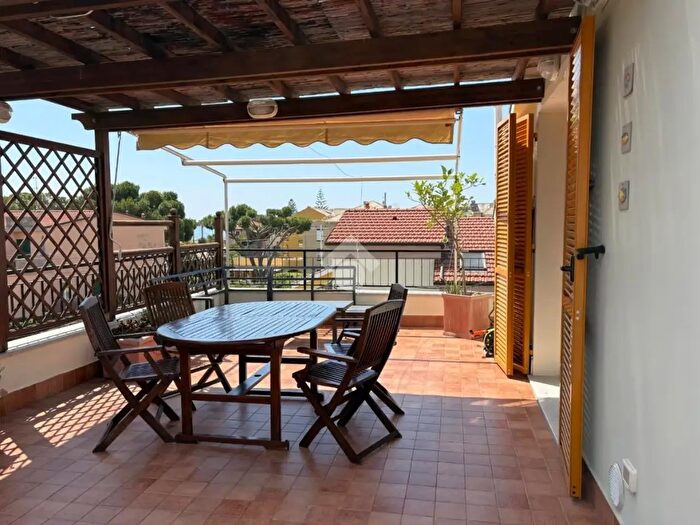 Appartamento trilocale in affitto in Vico della Madonnetta, Loano