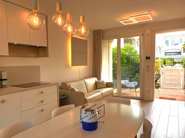 Appartamento trilocale in vendita in Via Rovigo, Jesolo