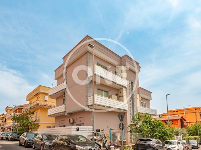 Appartamento trilocale in vendita in Via Bitonto, Roma