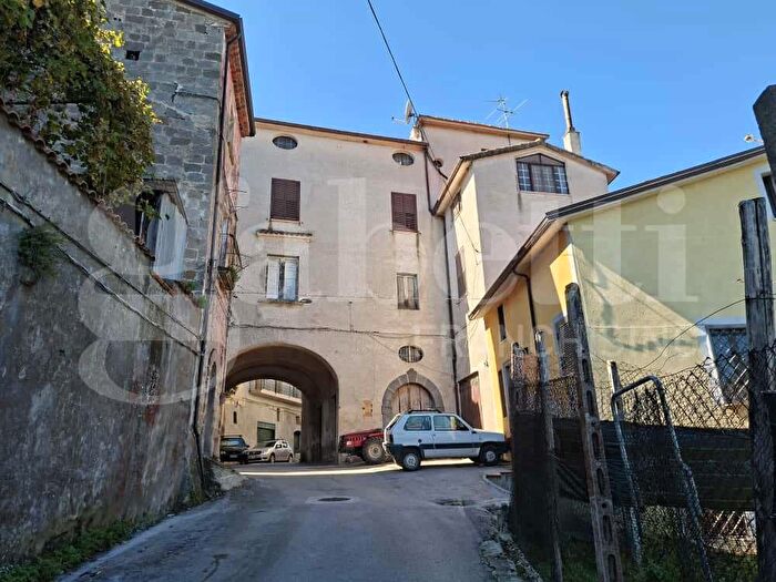 Casa con 8 locali in vendita in Carbonara Snc, Teano