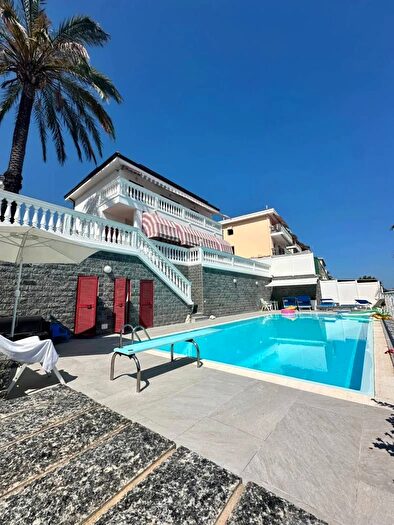 Casa con 6 locali in affitto in Strada SolaroSanremo, Sanremo