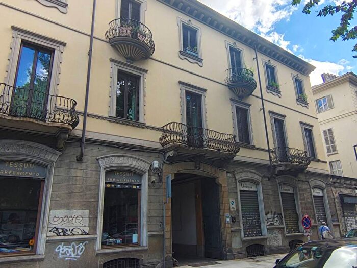 Appartamento quadrilocale in affitto in Corso Regina Margherita, Aurora, Torino