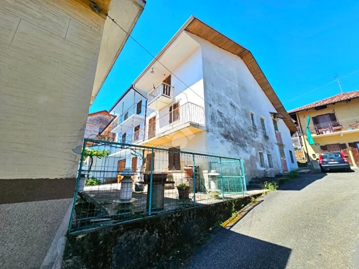 Casa quadrilocale in vendita in Via Risorgimento, Vallo Torinese