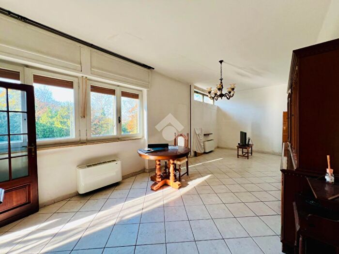 Appartamento quadrilocale in vendita in Via Felice Barbano, Mantova