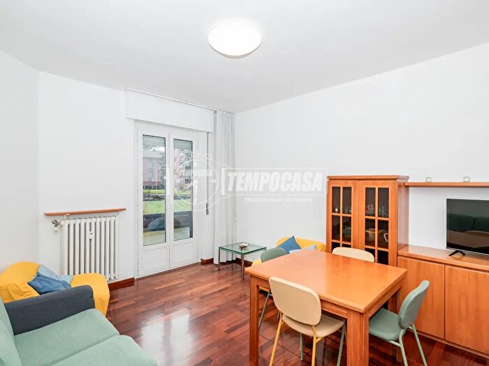 Appartamento trilocale in affitto in Via Zante, Milano