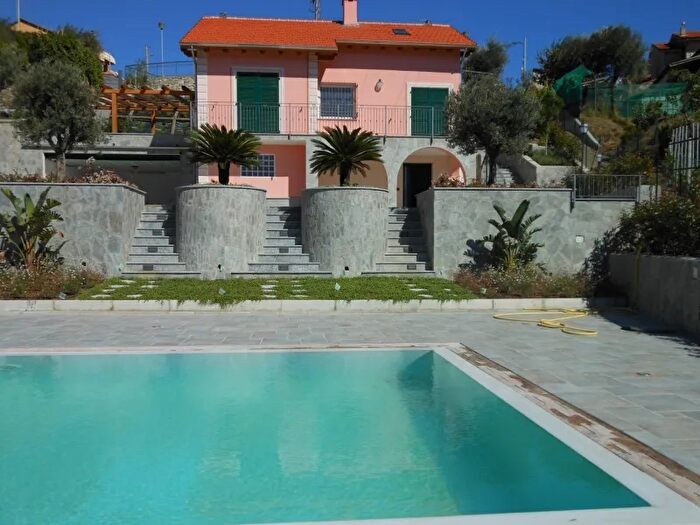 Casa trilocale in vendita in Via Ferrari, Celle Ligure