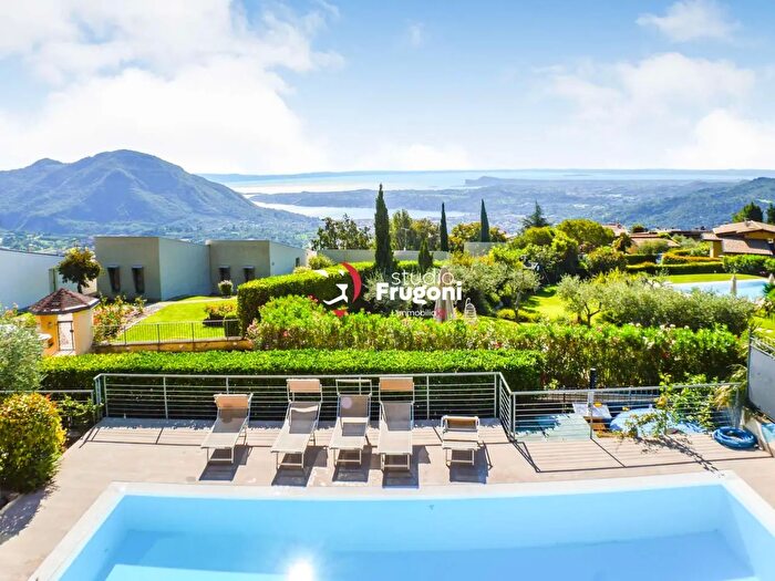 Casa con 8 locali in vendita in Via Mezzane, Villanuova Sul Clisi