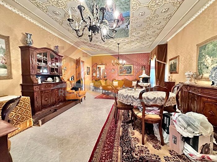 Appartamento con 5 locali in vendita in Viale Tica, Siracusa