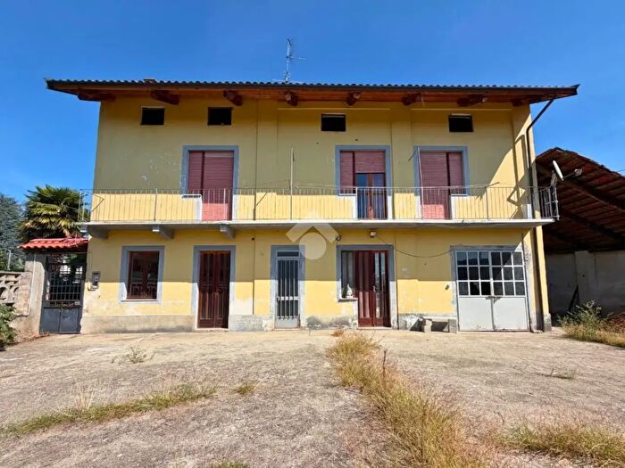Casa con 5 locali in vendita in Via Giacomo Puccini, Bianze'