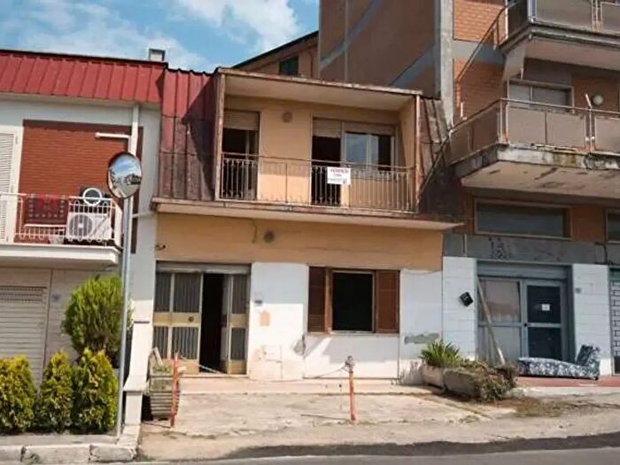 Casa quadrilocale in vendita in Via Maria, Frosinone