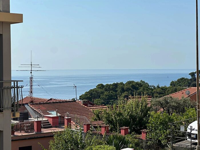 Appartamento quadrilocale in vendita in Bergeggi Savona Sv, Bergeggi