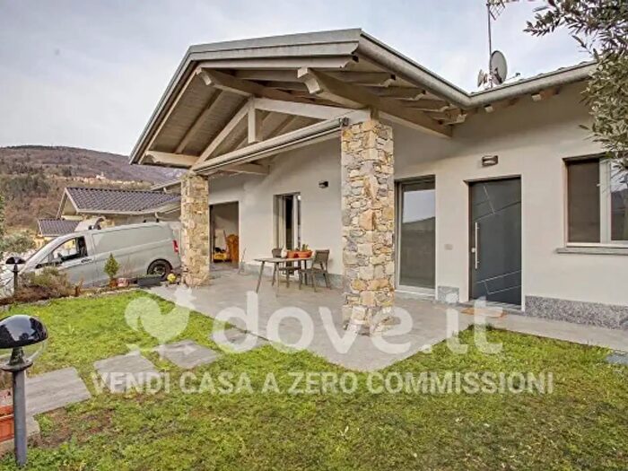 Casa trilocale in vendita in Via Terra d'Insubria, Mesenzana