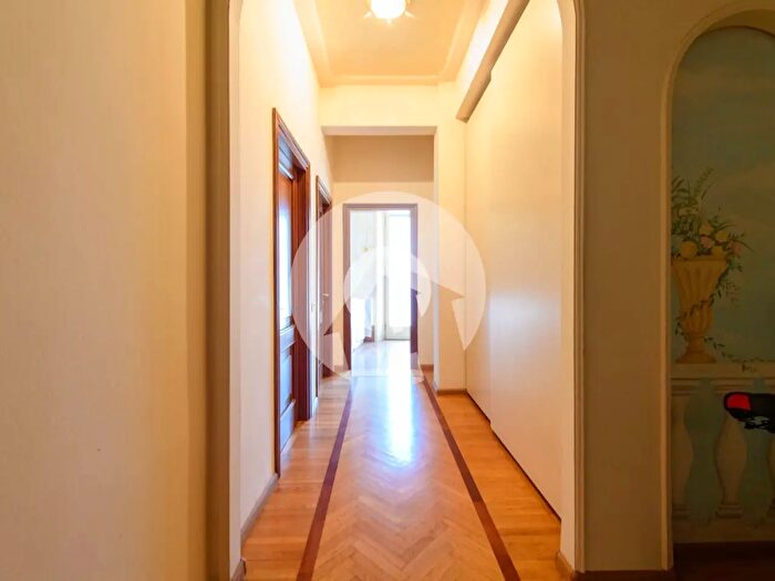 Appartamento con 11 locali in vendita in Piazza Martiri del Luglio, Reggio Emilia