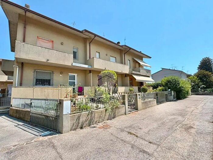 Casa con 5 locali in vendita in Viale Litorale Marina, Cesenatico