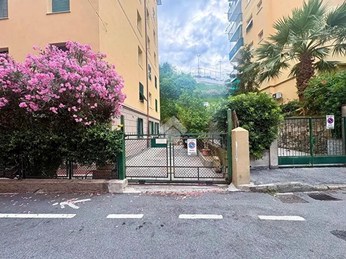 Appartamento con 5 locali in vendita in Via dell'Acciaio, Genova