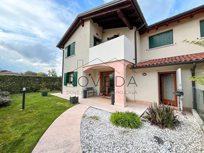 Casa quadrilocale in vendita in Via Basse, Casier