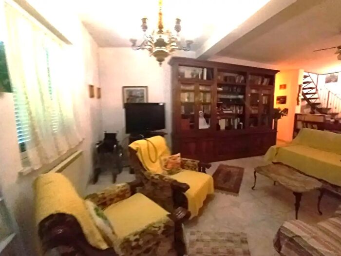 Casa con 8 locali in affitto in Carrara