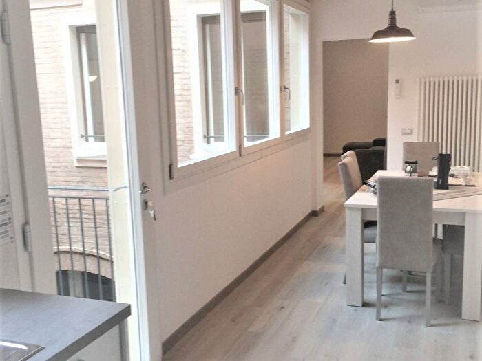 Appartamento con 5 locali in affitto in Via della Luna, Centro Storico, Ferrara