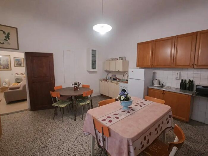 Appartamento con 6 locali in vendita in Firenze
