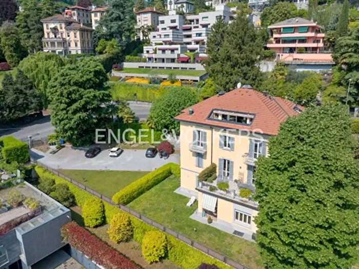 Appartamento con 6 locali in vendita in Via Bellinzona, Como
