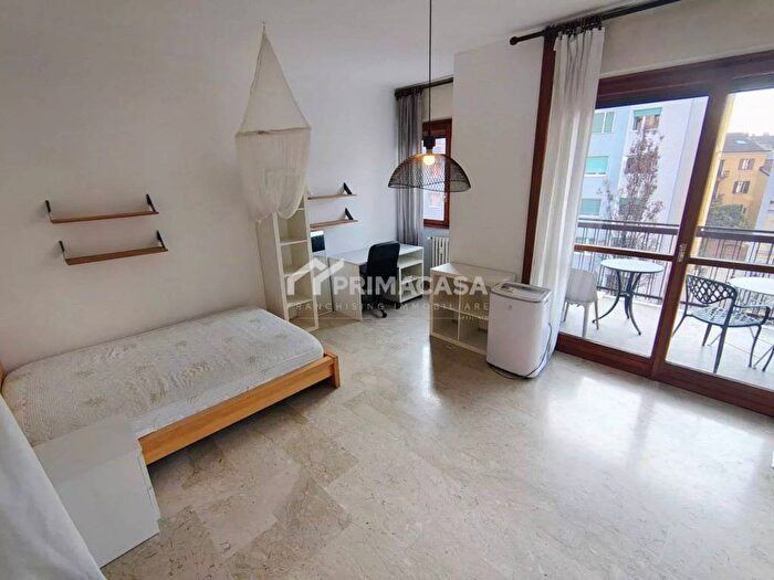 Appartamento quadrilocale in affitto in Via Pavia, Ascanio Sforza, Milano