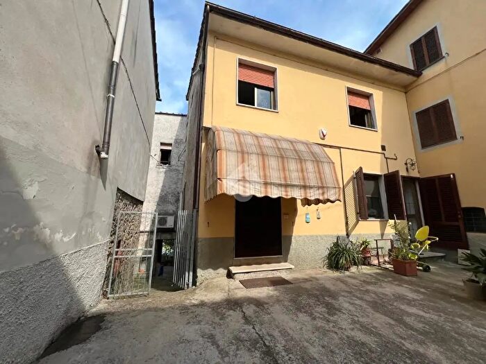 Casa quadrilocale in vendita in Via Ilio Menicucci, Capannori