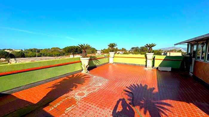 Appartamento con 5 locali in vendita in Viale San Gennaro, Mondragone